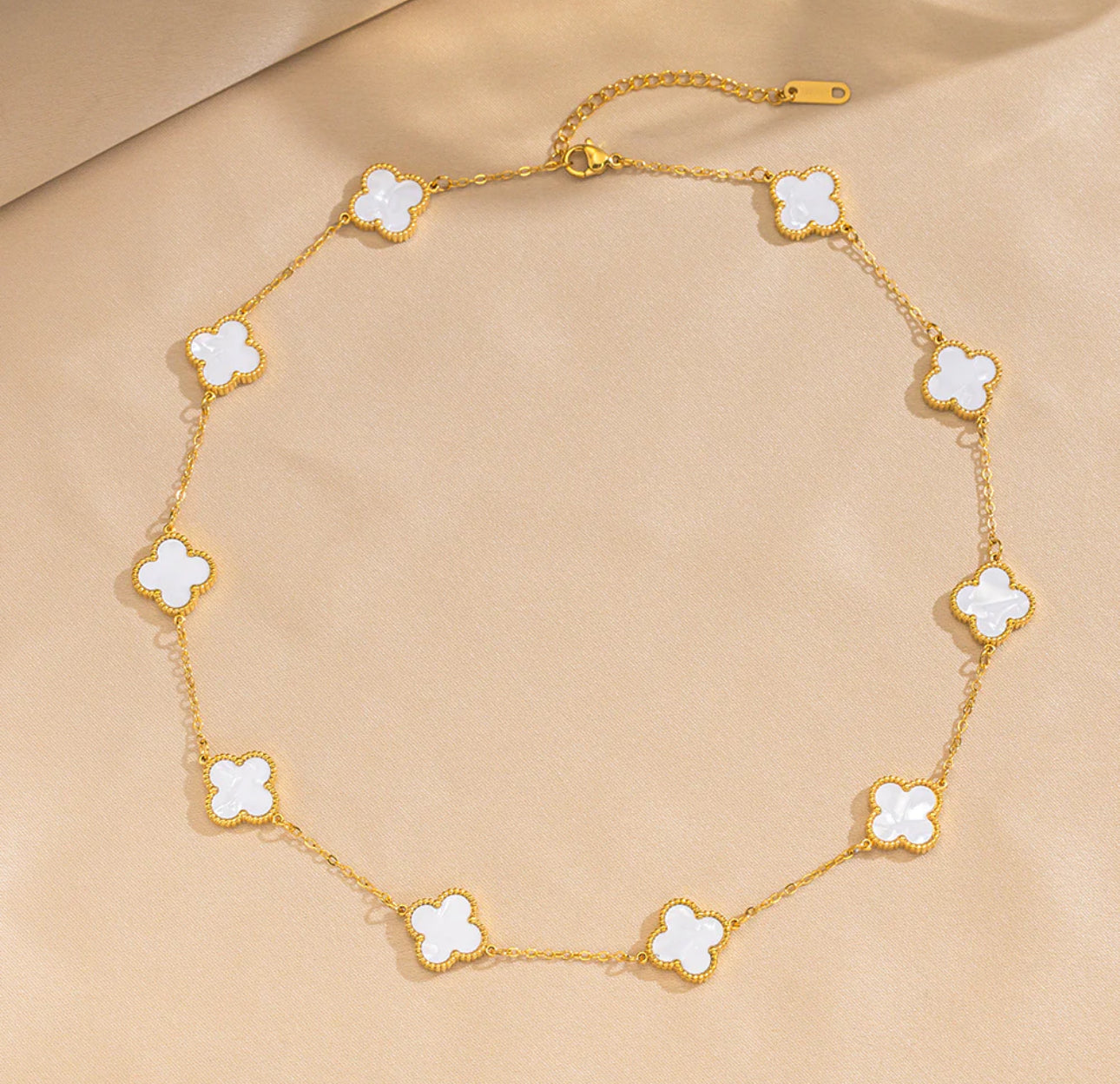 18K Gold plated pearl white clover necklace 💋