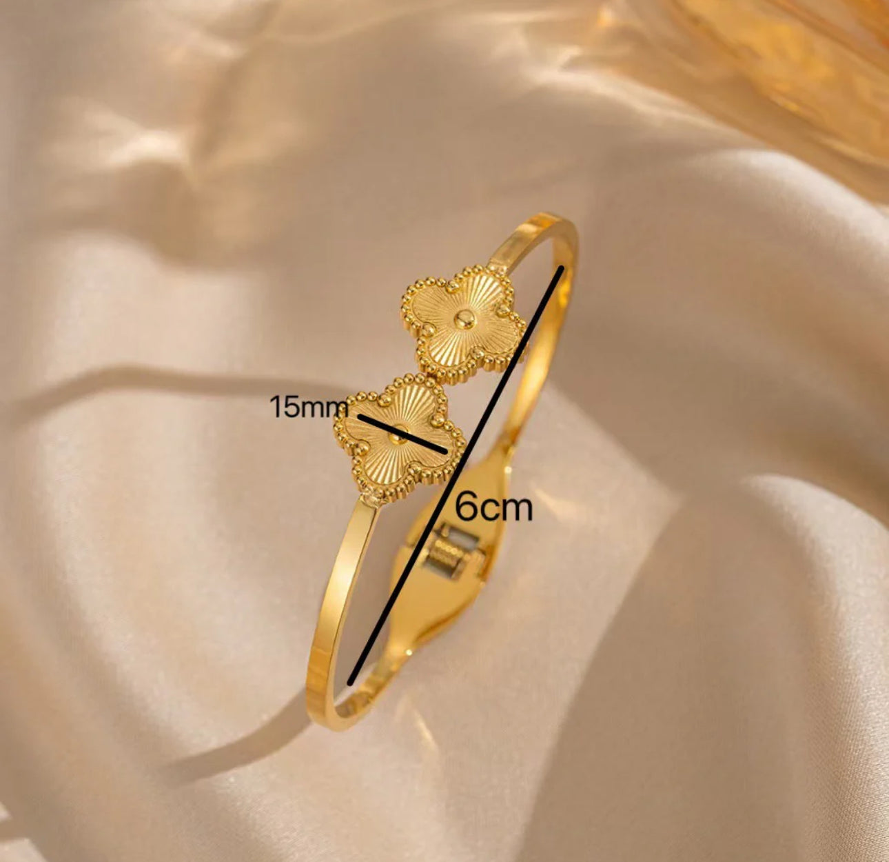 Gold Plated clover bangle😻*message me for color!*